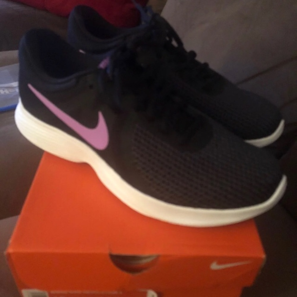 Nike revolution black sneakers